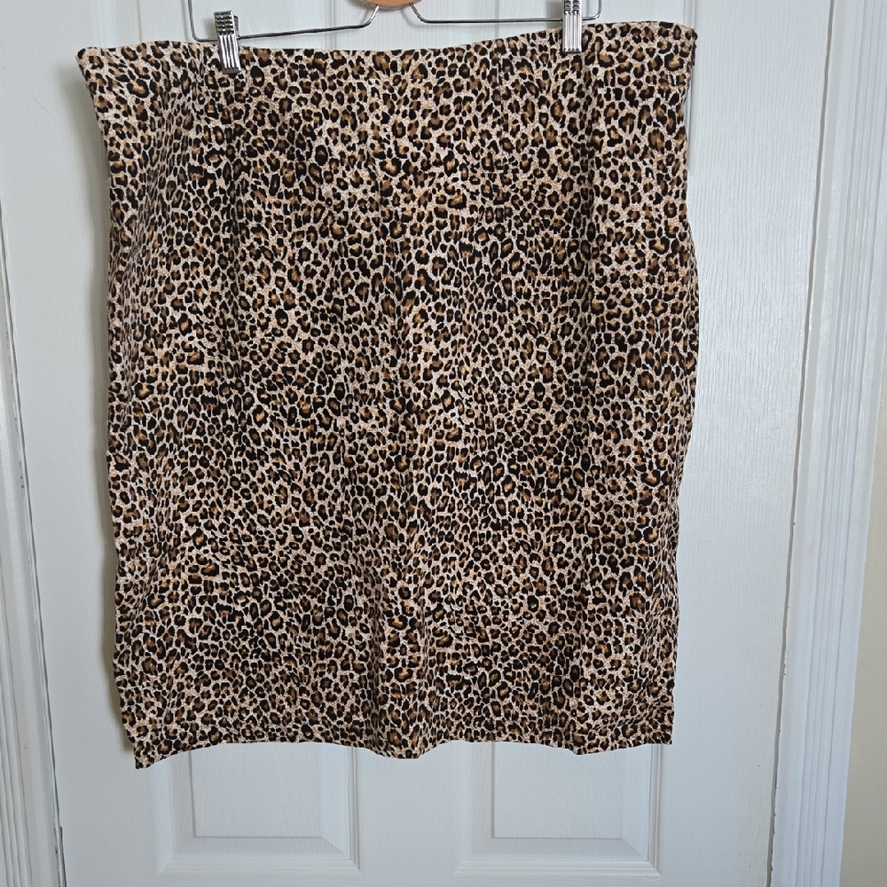Chic Leopard Print Pencil Skirt
